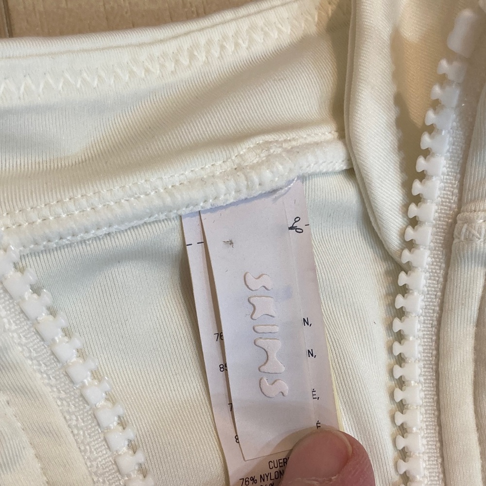 Skims “fits everybody” long sleeve full zip bodysuit - Picture 7 of 12